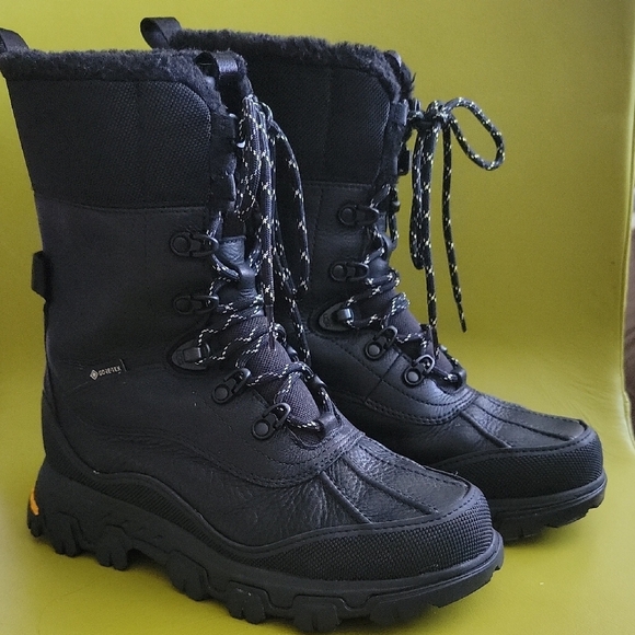 UGG Adirondack Meridian Women Black Fur Lined Boots